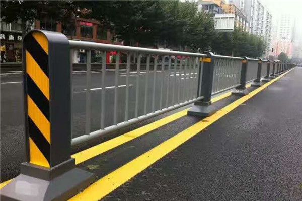 漾濞公路防撞护栏